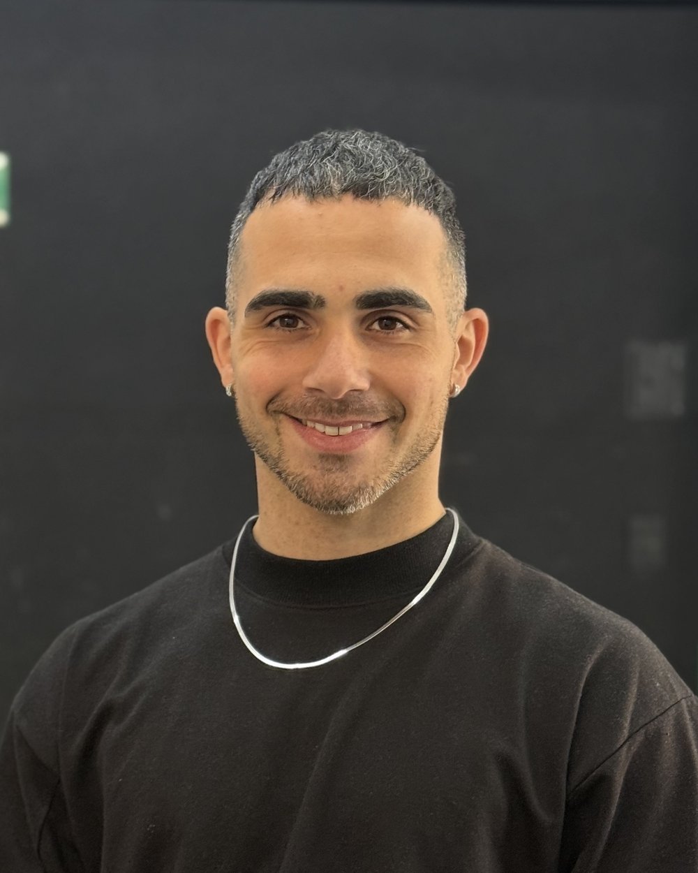 Axel Dominguez sonriendo a cámara